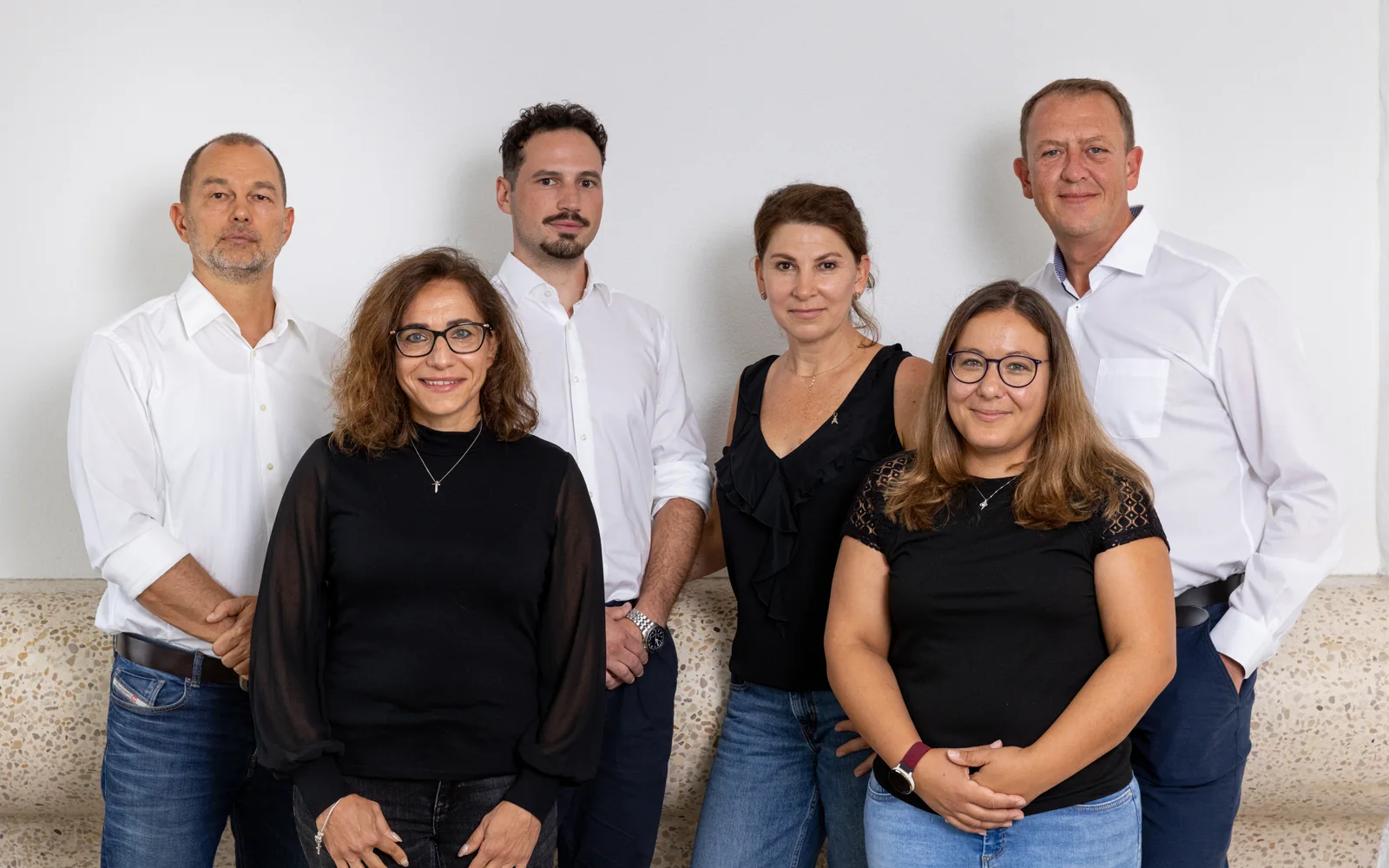 Sechs Mitarbeitende der ETS AG im Gruppenfoto.
